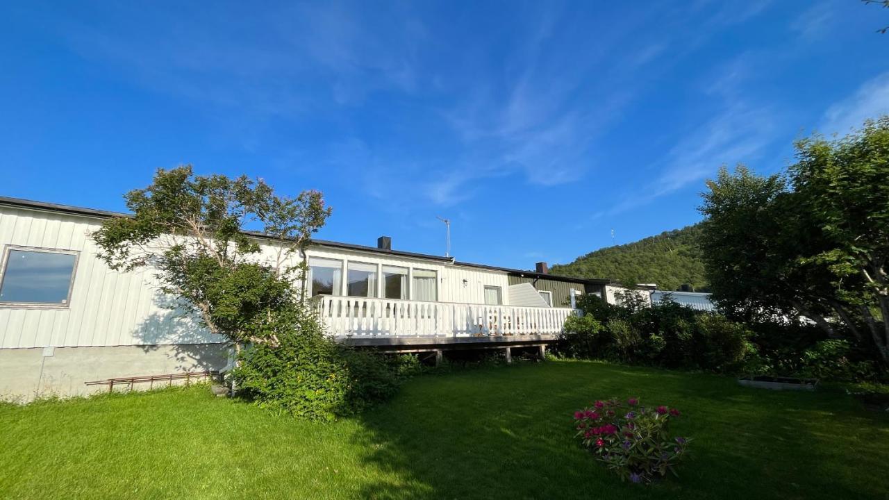 Koselig Hus Til Leie Pa Stokmarknes I Vesteralen Exterior foto