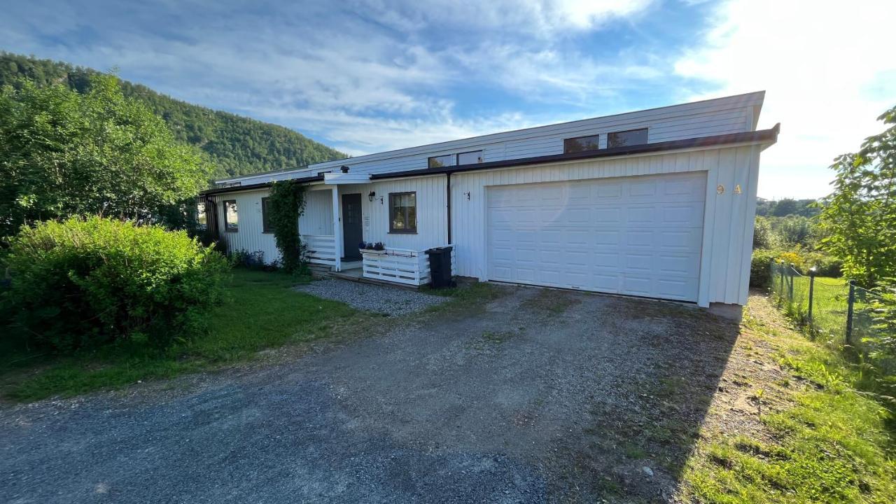 Koselig Hus Til Leie Pa Stokmarknes I Vesteralen Exterior foto